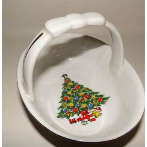 Christmas Basket Jamestown China Treasure Porcelain Handled Gold Trim - Picture 2 of 8